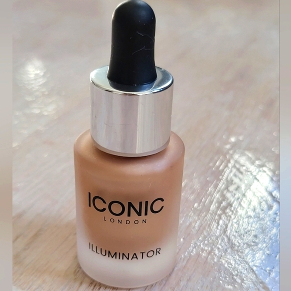 Iconic London Illuminator - Picture 1 of 3